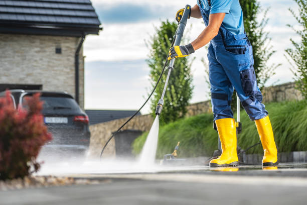 Best Garage Pressure Washing  in Plover, WI